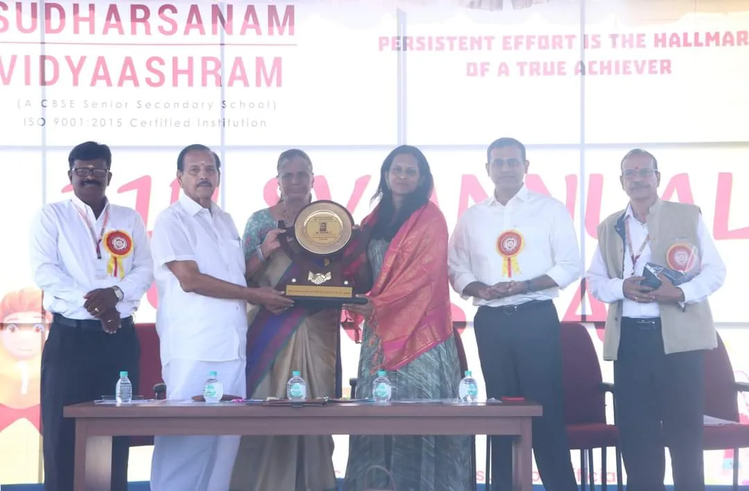 Coach Lakshmi receiving award